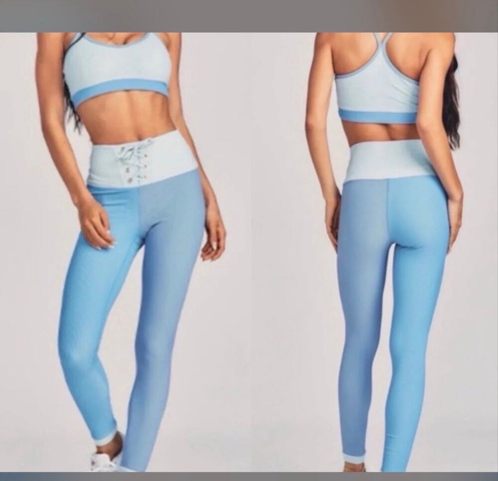 SET! Loveshackfancy X beach Riot COLLAB Legging AND bra
Size XS